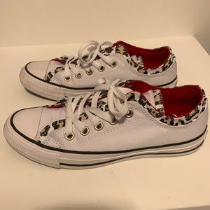 Converse size 7